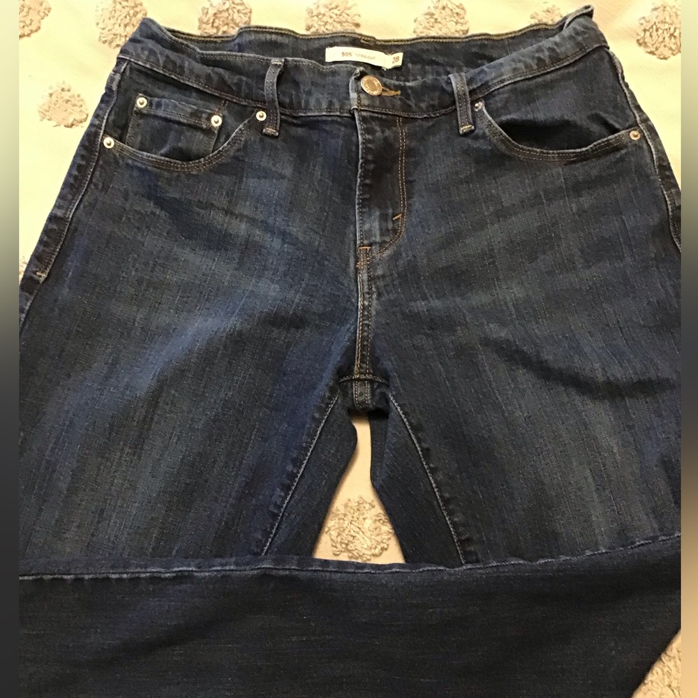 Women’s Levi’s 505 Straight Jeans. Size 28